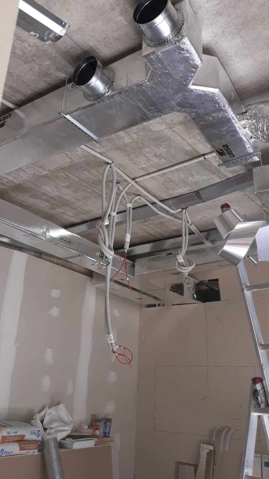 Instalación de conductos para en local comercial en Fuengirola